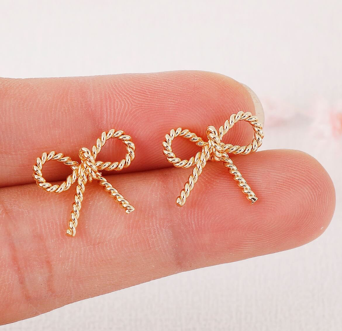 Gold Roped Bow Stud