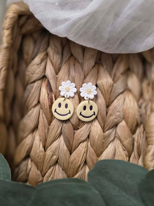 Pale Yellow Smiley Daisy
