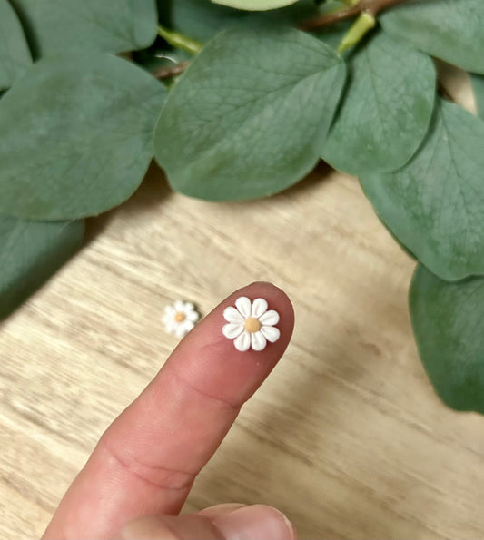 Micro Daisy Stud