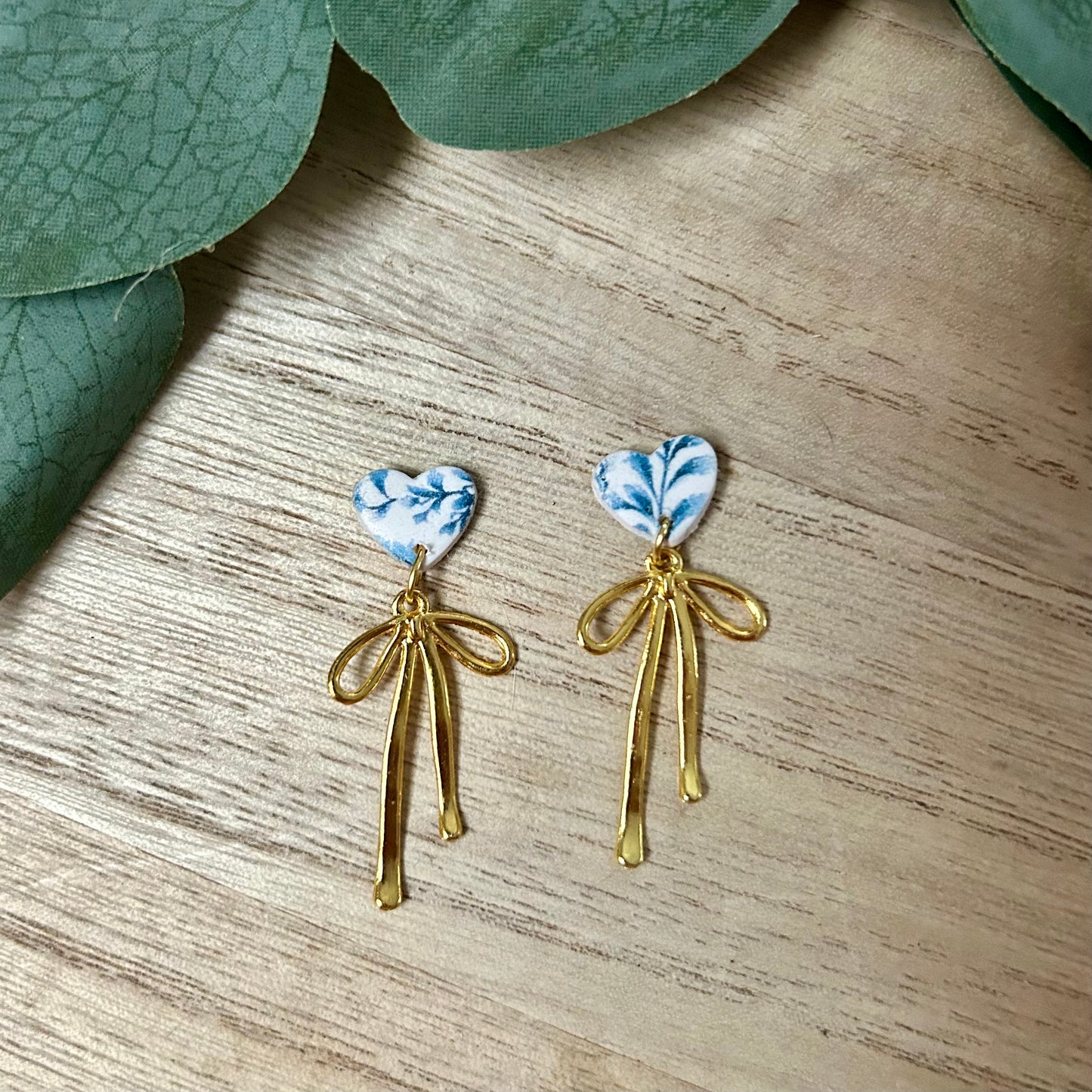 Blue Floral Heart Bows