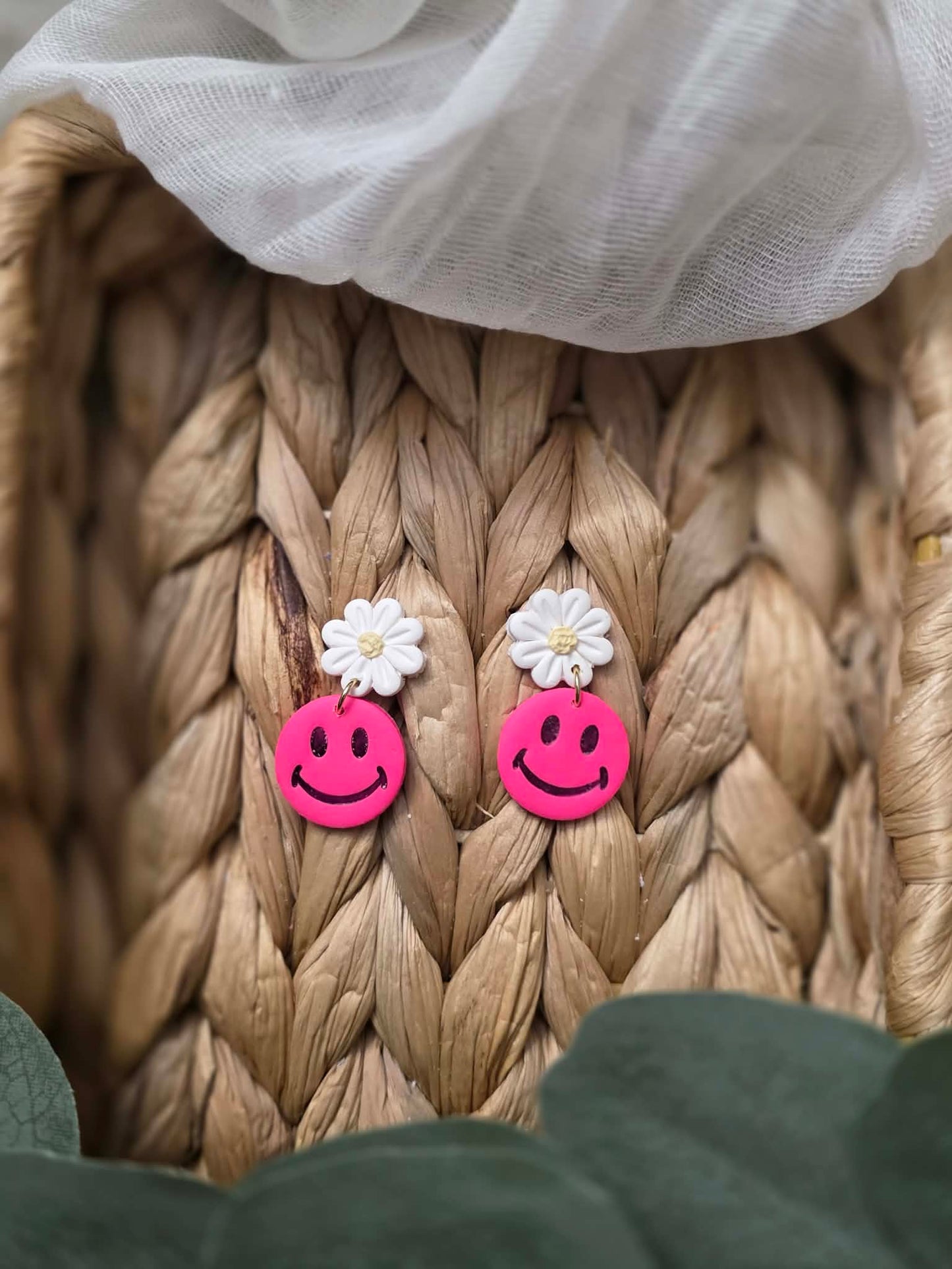 Hot Pink Smiley Daisy