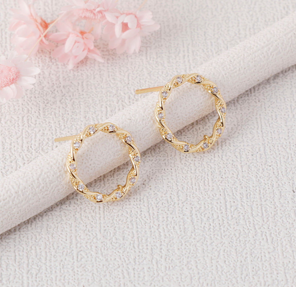 Twisted Gilded Gold Circles