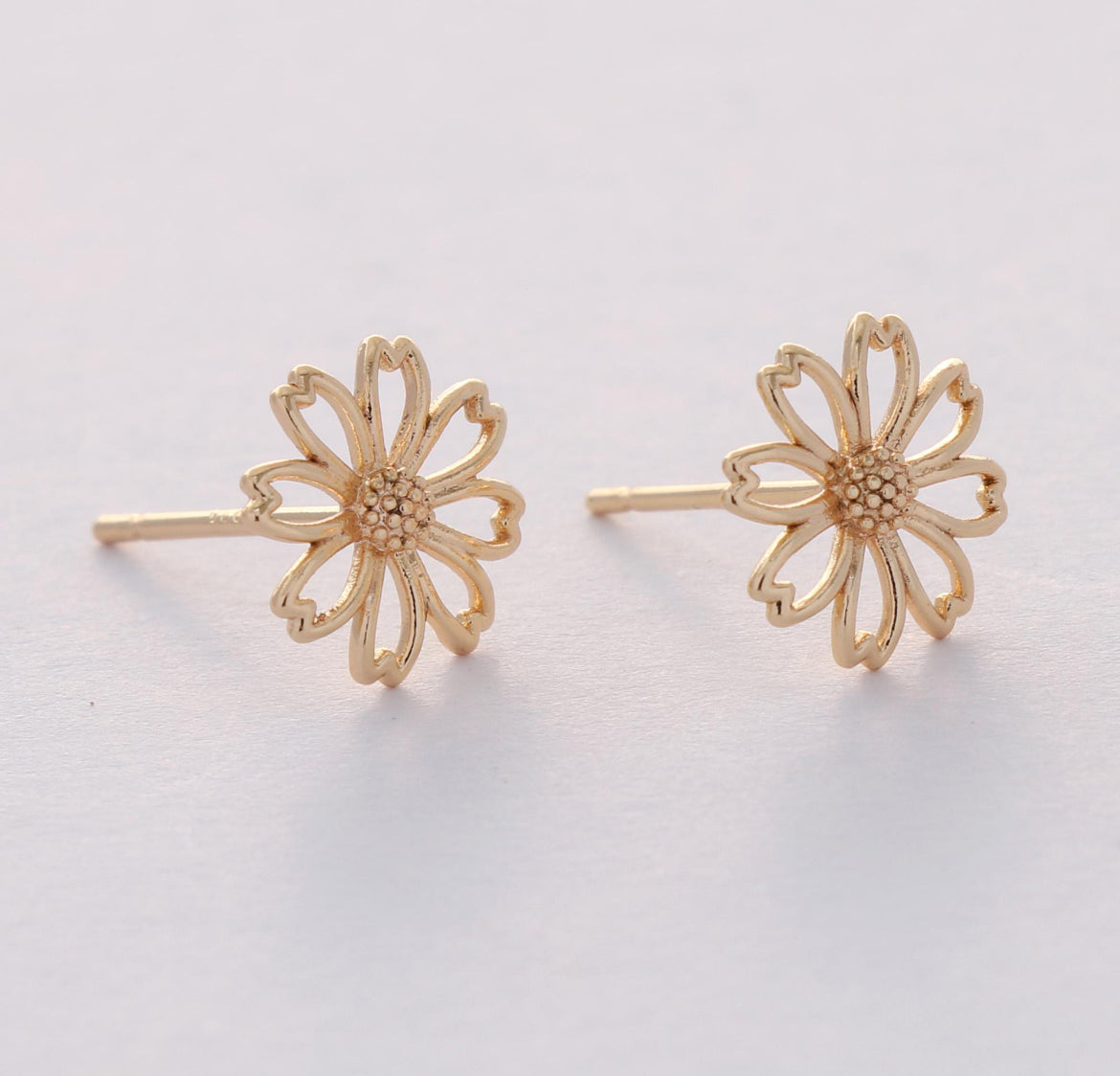 Gold Dainty Daisy Stud