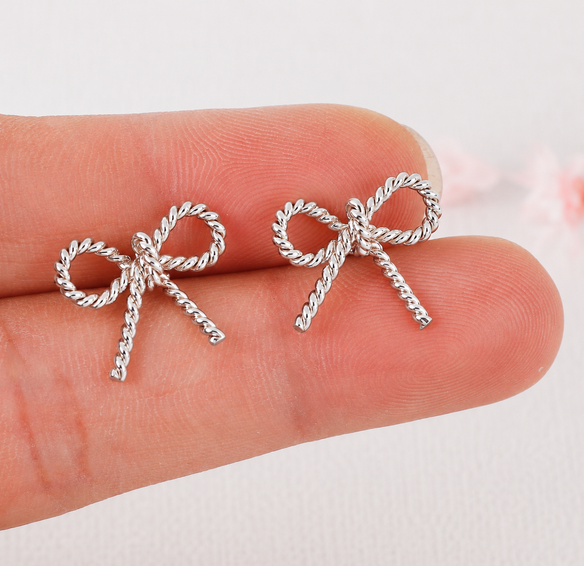 Silver Roped Bow Stud