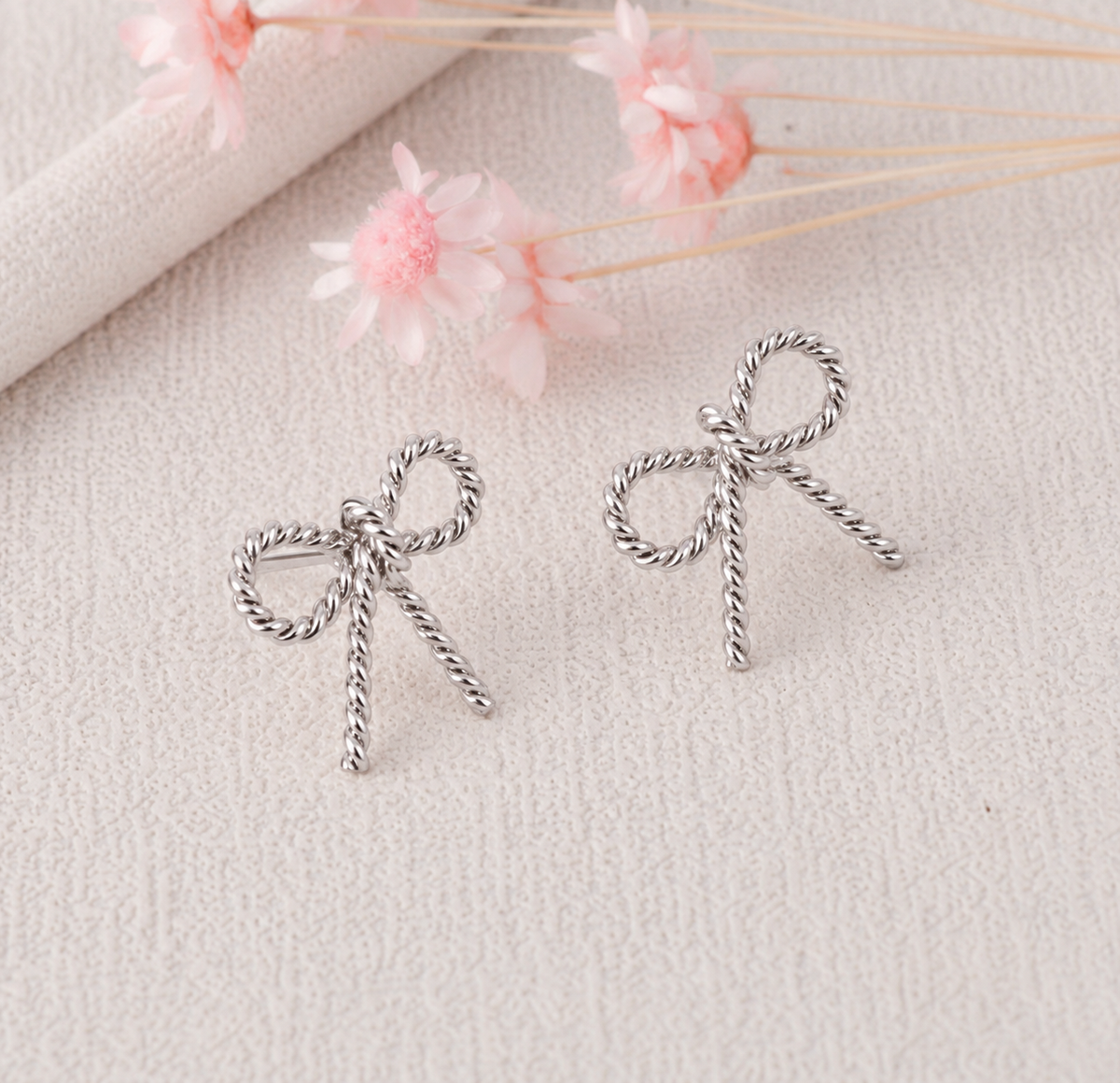 Silver Roped Bow Stud
