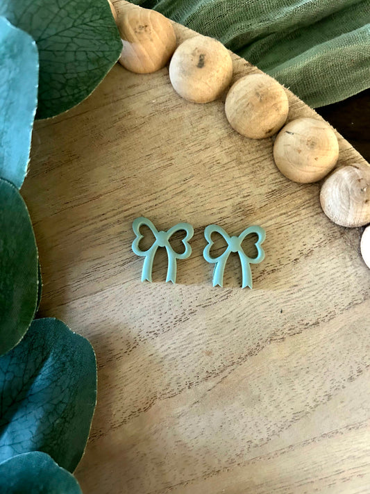 Sea Foam Bow Stud